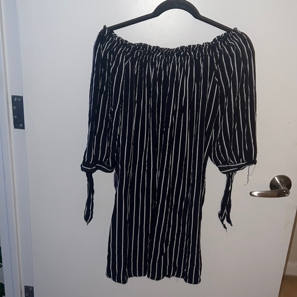 Woman’s off the shoulder striped dress - Picture 1 of 1